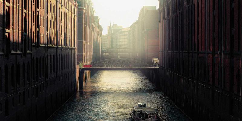 《最终幻想7》：为何它重新定义了角色扮演游戏（RPG）的黄金标准？