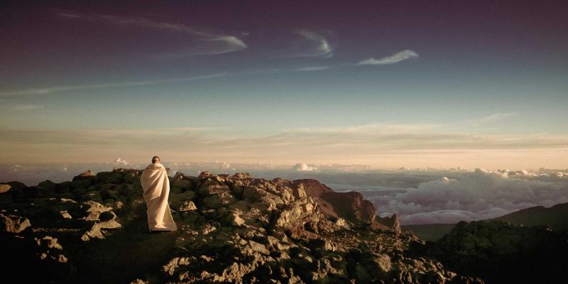 最终幻想7重制版：史克威尔艾尼克斯如何以实时战斗革新经典，重塑玩家社区体验