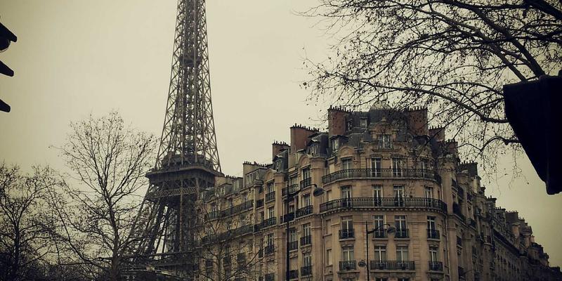 《最终幻想7：重制版》战斗系统进化论：从ATB到动作融合的战略深度解析